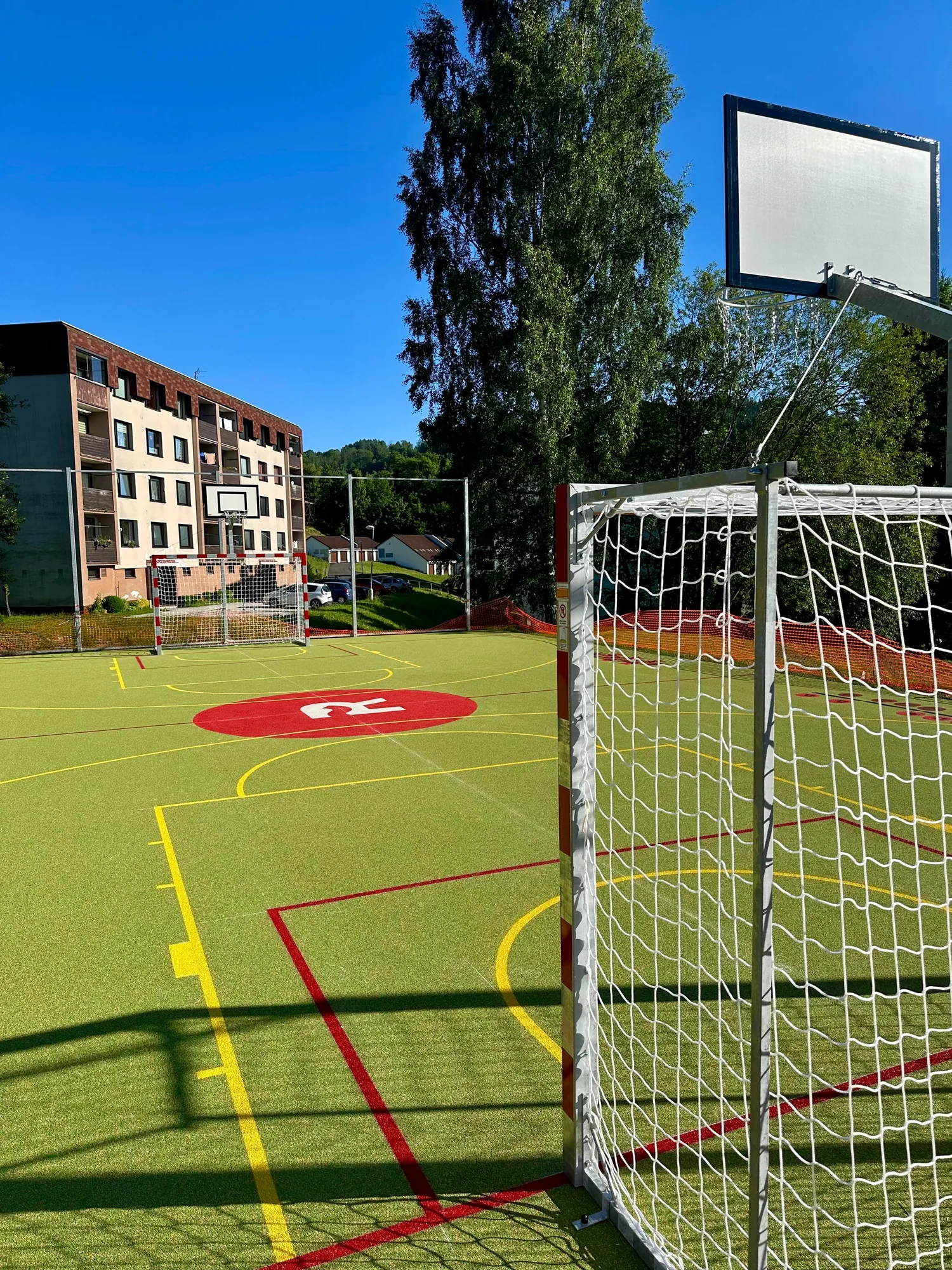 Detail sportovního vybavení nového hřiště