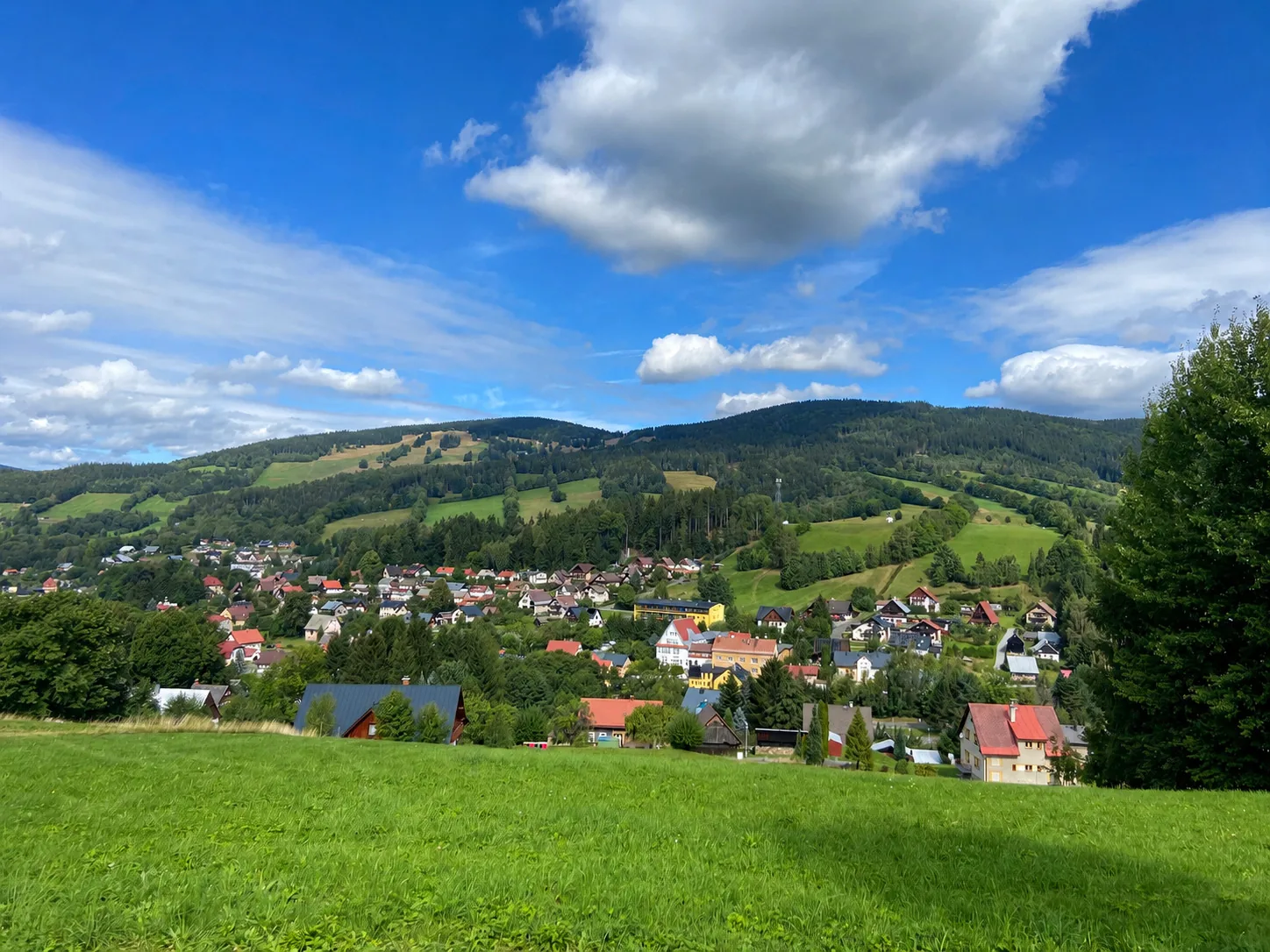 Celkový pohled na Rokytnici nad Jizerou