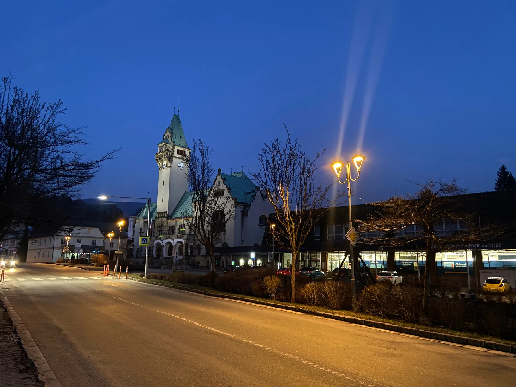 Nové veřejné osvětlení při setmění