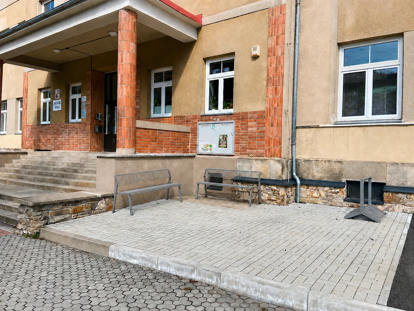 Průběžná obnova škol a školek – fotografie 6